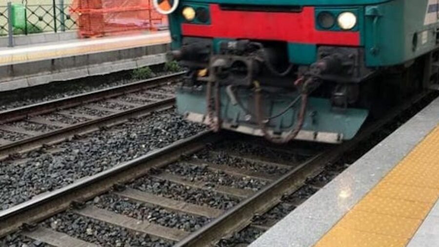 Travolto dal treno, muore sul colpo nella tratta Varese-Gallarate