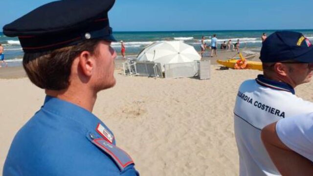 Ragazzo di 14 anni scompare in spiaggia: poco dopo il tragico ritrovamento