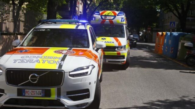 Incidente in bici vicino al campo sportivo, 12enne muore sul colpo dopo l’impatto con una macchina