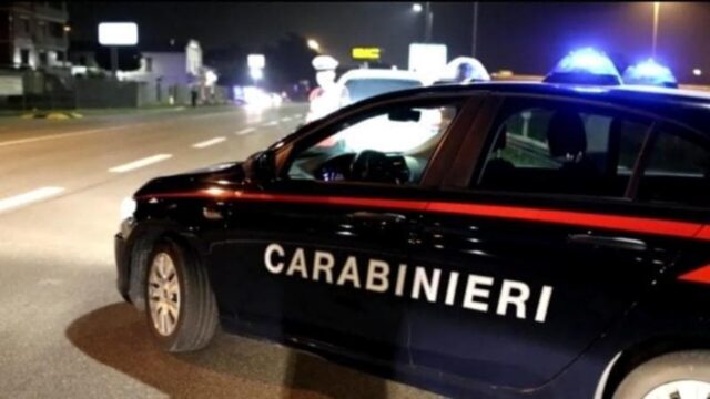 Drammatico incidente nella notte tra auto e scooter, un 17enne è morto, il suo amico è in condizioni disperate