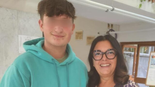 “Sono salva grazie a lui” Adolescente eroe salva la vita alla bidella a scuola. Dove e cos’è successo