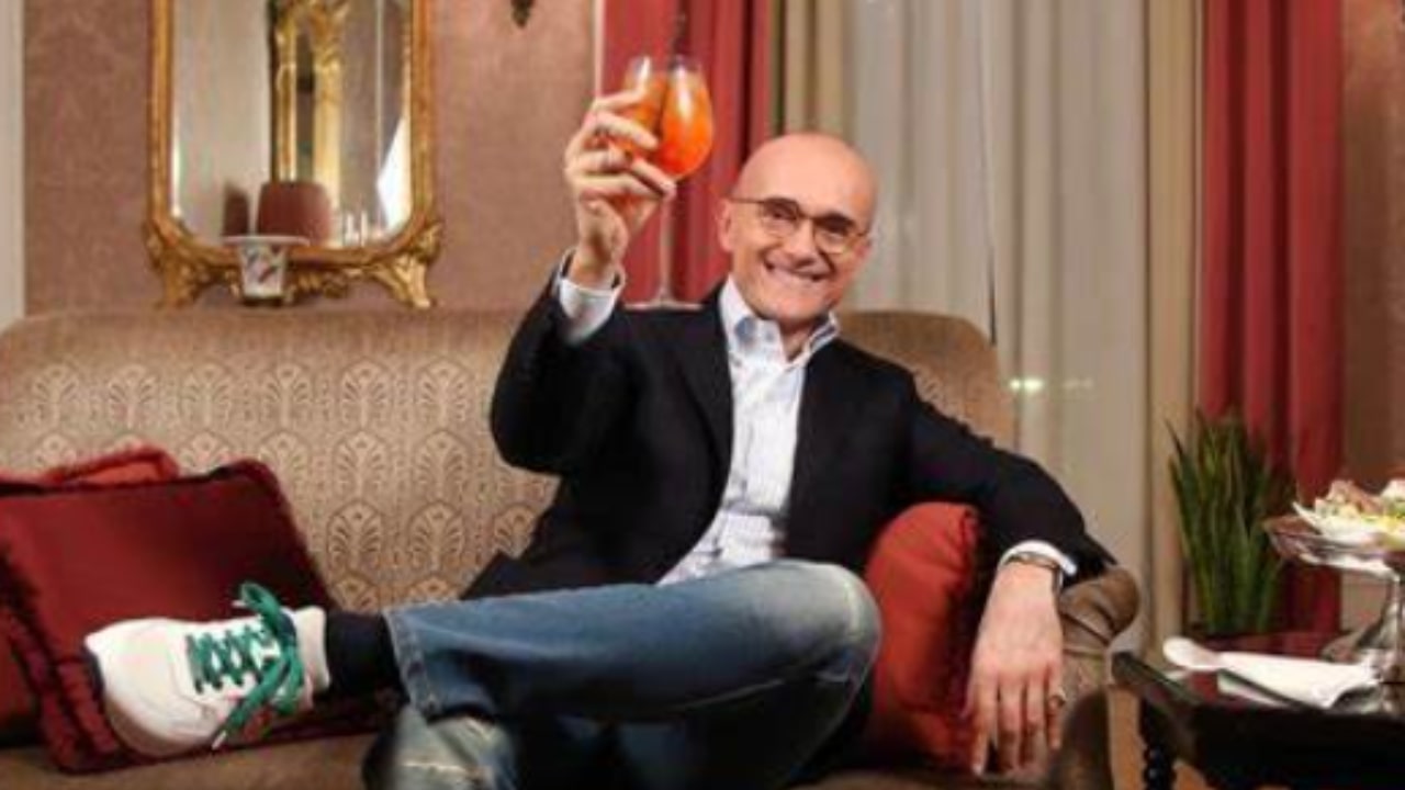 Alfonso Signorini hosts the Big Brother