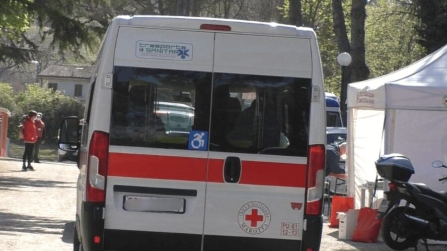 I mezzi di soccorso; foto dall'archivio