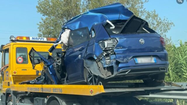 Tragedia nella notte, violento scontro tra un’auto e un camion, purtroppo Nicola non ce l’ha fatta: dove e cosa è successo 