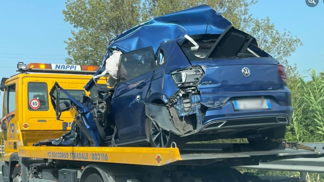 Auto si schianta sull'a30: morto il giovane Nicola