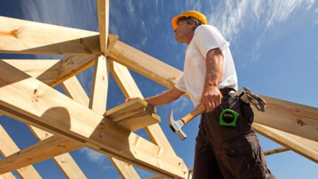 “Caduto nel vuoto per 8 metri” Tragedia sul lavoro, purtroppo la caduta non gli ha lasciato scampo: dove e cosa è successo