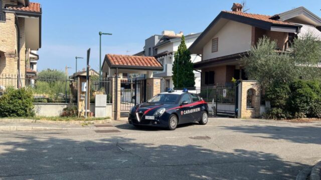 Strage familiare, uccisi padre, madre e figlio più piccolo: sopravvissuto il ragazzo di 17 anni. Dove e cos’è successo