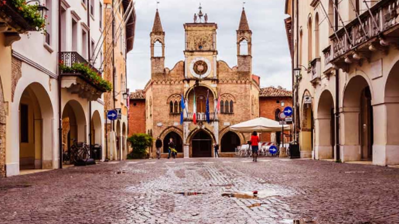 Serious Fall in Pordenone: Girl Falls from Fifth Floor