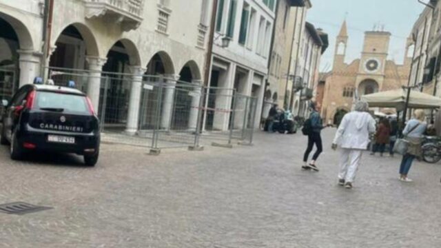 Cade dal quinto piano di un palazzo, l’epilogo è tragico. Dove e cosa è successo