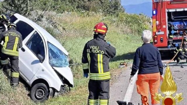 Tragedia su una strada provinciale, frontale tra due Panda: il bilancio è drammatico