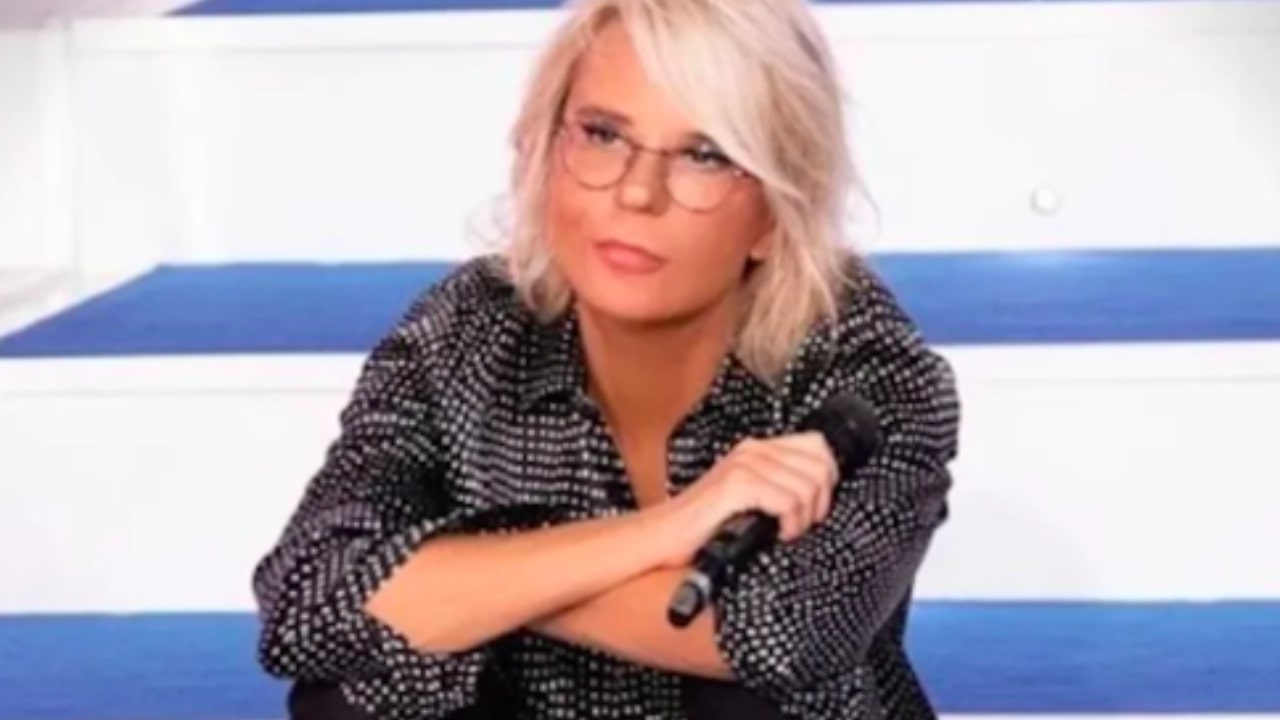 Maria De Filippi intervenes in Men and Women during the program