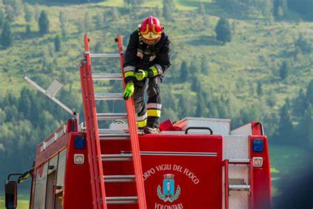 Vigili del fuoco: anziano signore intrappolato nell'ascensore