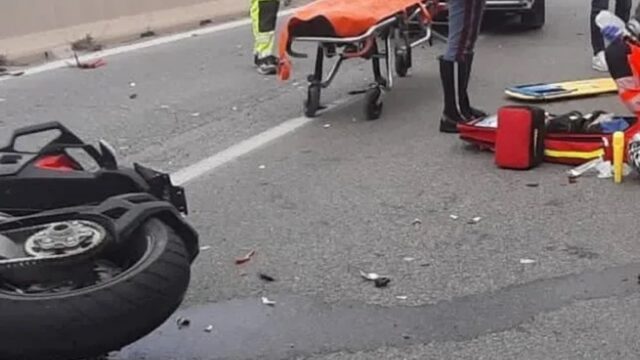 Tragico incidente nella notte, morto un ragazzo di soli 20 anni, era in sella al suo scooter: dove e cosa è successo 