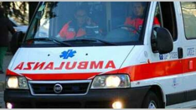 Drammatico incidente all’alba, morto un ragazzo di 20 anni, ferito l’amico 18enne: dove e cosa è successo 