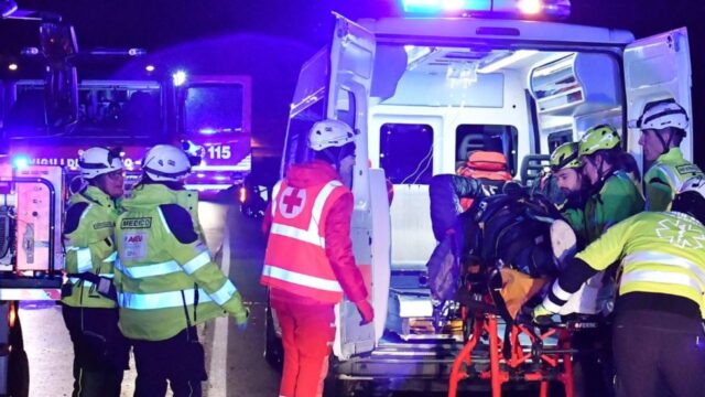 Incidente stradale, un’auto esce di strada: lo schianto è tremendo per i due a bordo