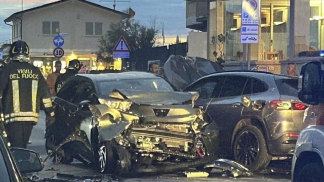 Auto impazzita travolge 8 persone in strada, chi c’era alla guida dell’auto