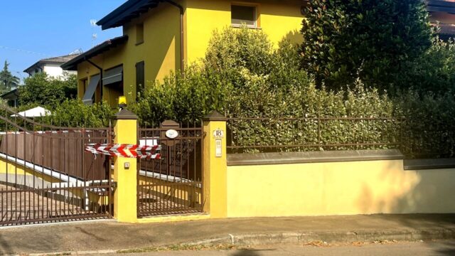 Partorisce in casa e seppellisce il figlio in giardino, la mamma del fidanzato della 22enne rompe il silenzio