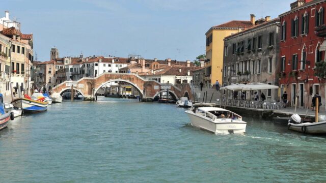 Venezia, studentessa 20enne trovata morta nel canale: la scoperta di una coinquilina in casa