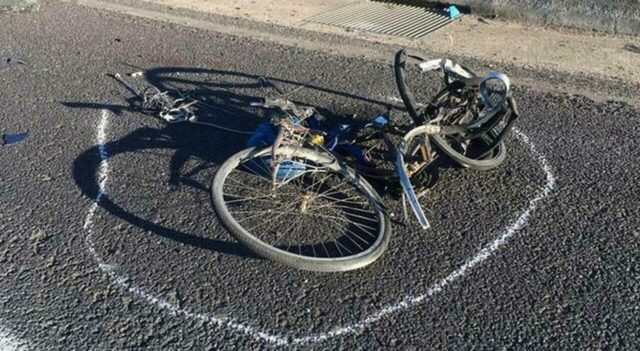 Grave incidente per una studentessa in bici investita da un’auto mentre va a scuola. Dove e cos’è successo