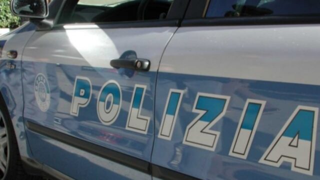 Donna trovata senza vita in casa, è giallo: cosa è emerso dalle prime ipotesi degli inquirenti