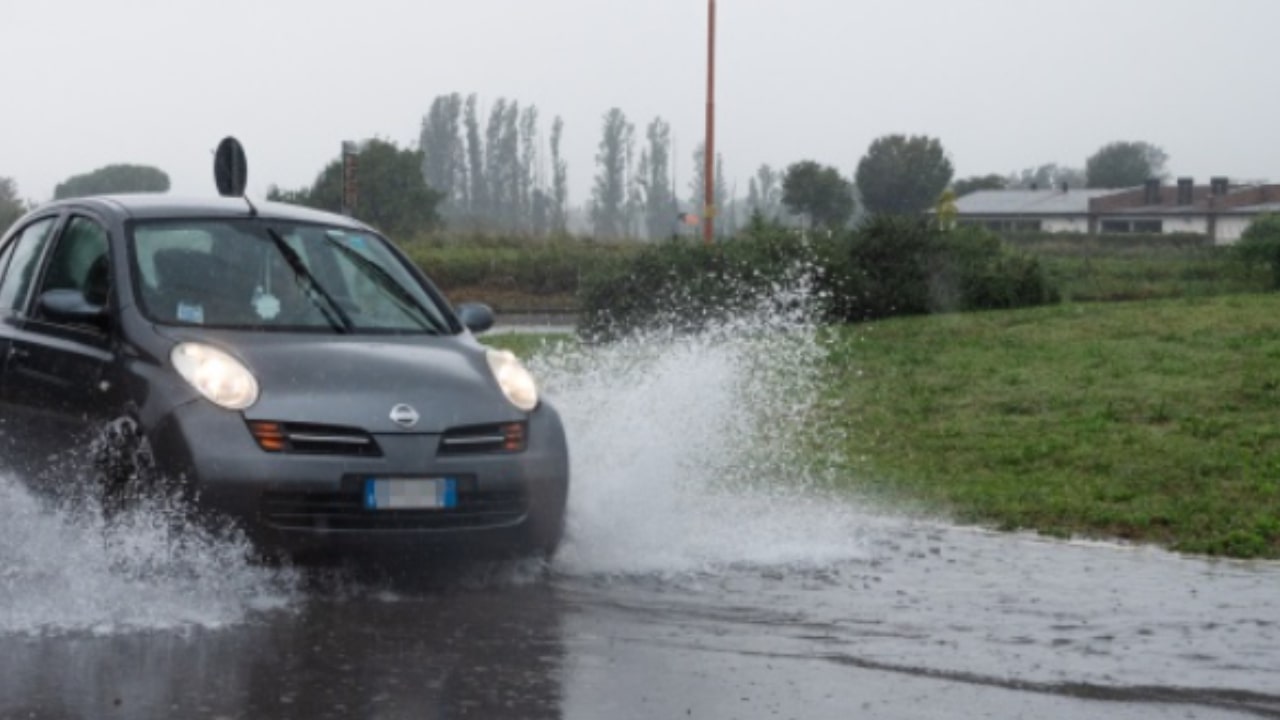 bad weather in Italy: weather alert is triggered