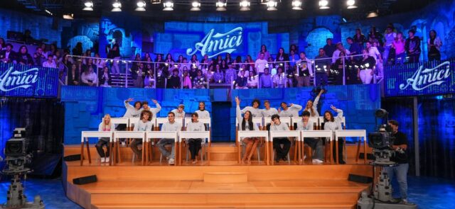 Amici: da talent show a vetrina per artisti affermati e figli d’arte