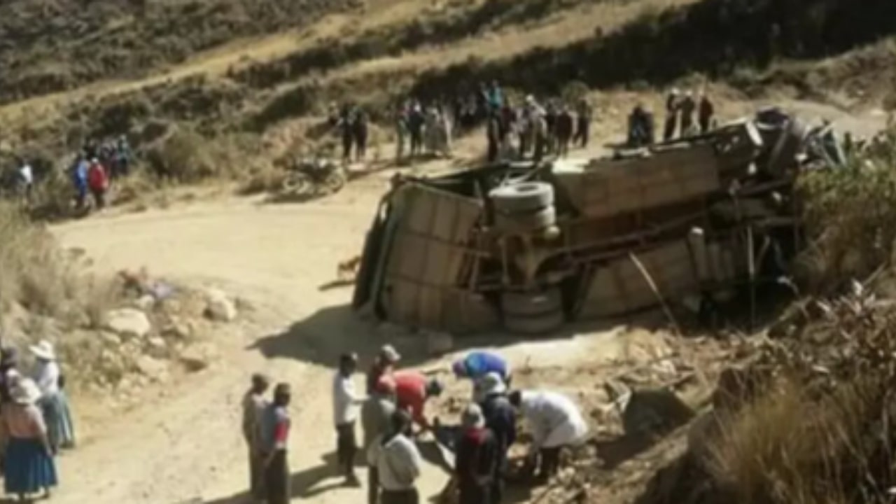 Autobus precipita in Bolivia