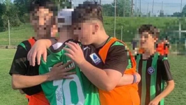 Carlo sconfigge il linfoma a 13 anni e scende in campo: dedica il primo gol a una persona speciale conosciuta in ospedale