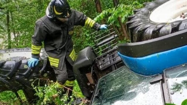 Tragedia in campagna, muore travolto dal suo stesso trattore. Dove e cosa è successo 