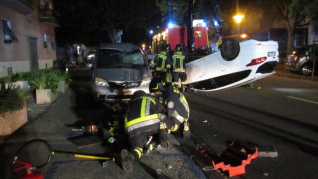 Drammatico incidente, due auto con a bordo due giovanissimi si ribaltano. Dove e cosa è successo 