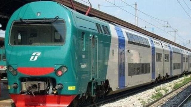 Paura sui binari, un ragazzo è stato investito da un treno: dove e come è successo