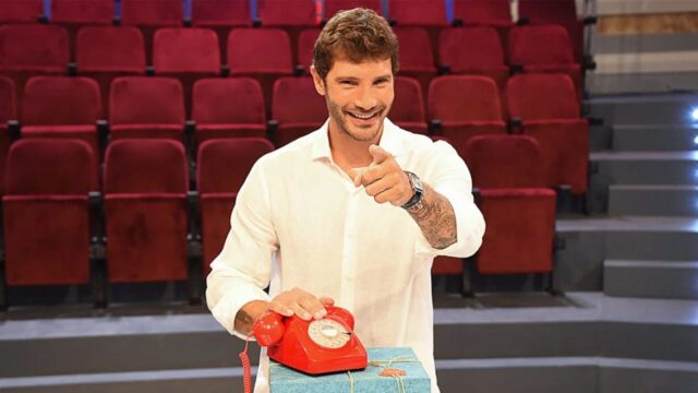 “Non lo ferma più nessuno” Stefano De Martino dopo Affari Tuoi è prontissimo per un’altra avventura: dove lo vedremo