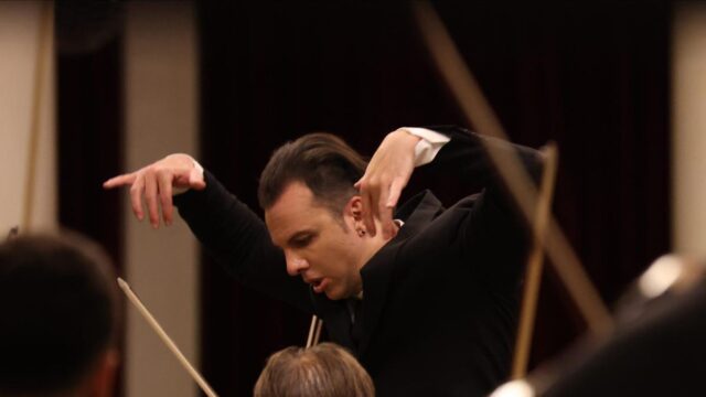 Teodor Currentzis: il controverso direttore d’orchestra al Festival Verdi di Parma