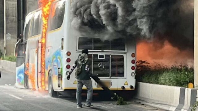 Strage di studenti, in un pullman in fiamme muoiono 22 bambini: dove e cosa è successo