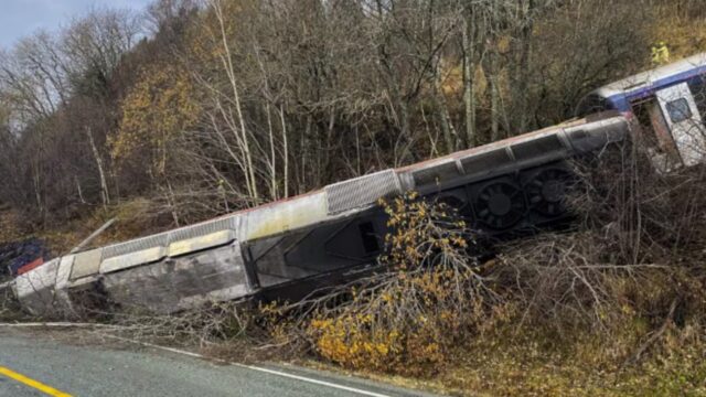 Gravissimo incidente per un treno con a bordo 55 persone, il bilancio è grave. Dove e cosa è successo