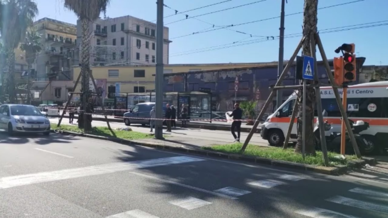 Due moto impattano in Via Marina