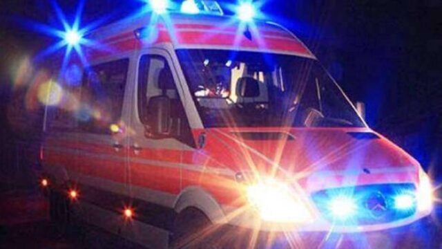 Terribile incidente per due giovani in sella ad uno scooter, per uno di loro non c’è stato nulla da fare: chi era la vittima e cosa è successo 