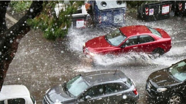 Maltempo nella città italiana, strade come fiumi dopo pochi minuti di pioggia: cosa sta succedendo