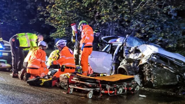 Tragico incidente nella notte per cinque giovanissimi ragazzi, il bilancio è molto grave. Dove e cosa è successo