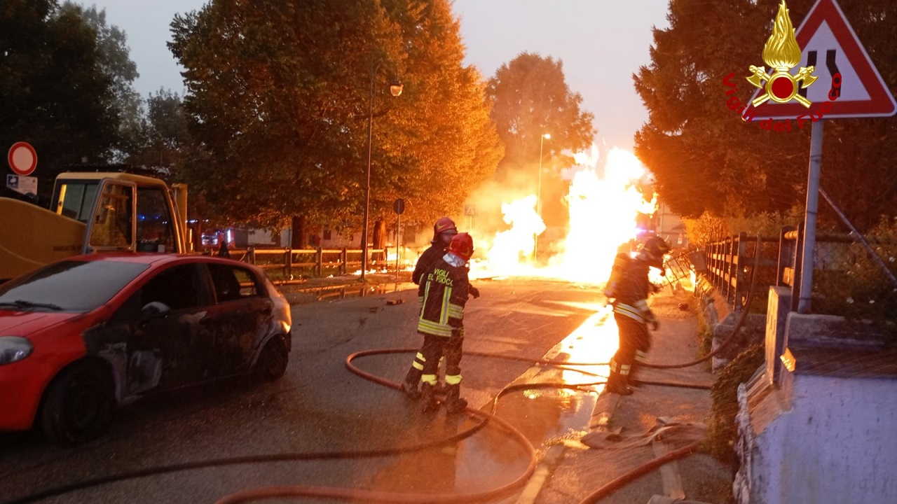 vigili del fuoco in azione