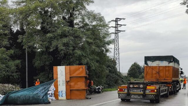 Tragico incidente, muore travolto dal rimorchio di un camion. Dove e cosa è successo