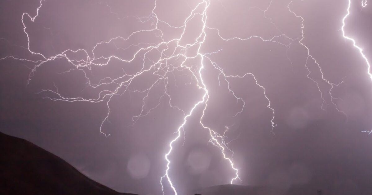 Maltempo In Arrivo Allerta Meteo Arancione E Gialla Per Domani Dicembre Le Regioni A Rischio