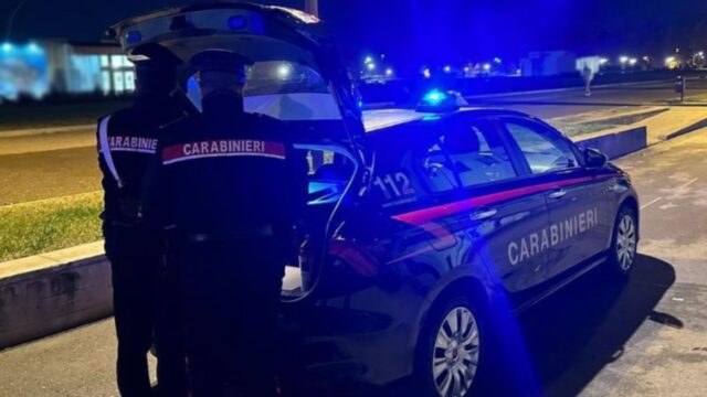 Trovata morta all’alba in un appartamento, 19enne uccisa a coltellate: in corso gli accertamenti