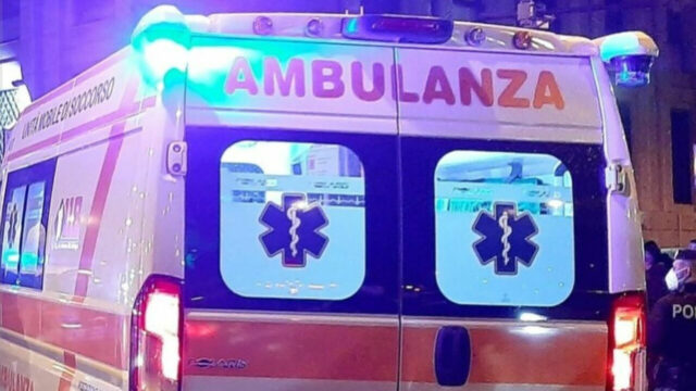 Gravissimo incidente nella notte, una ragazza di 20 anni è morta, ferito l’amico: dove e cosa è successo 