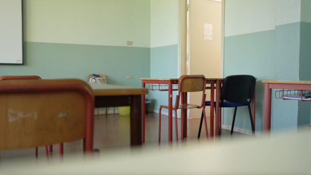 Studente di 16 anni colto da un arresto cardiaco a scuola: il gesto eroico delle insegnanti gli salva la via. Dove e cos’è successo