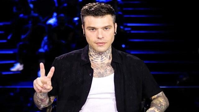 “Beccato a baciare lei” Nuovo clamoroso gossip su Fedez: il video del bacio 