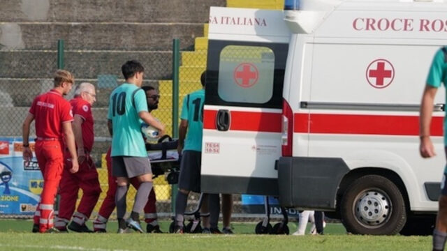 Tragedia mentre gioca a calcio, muore in campo, aveva solo 12 anni: dove e cosa è successo