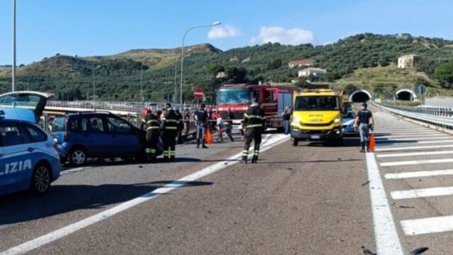 Violento scontro sulla statale, per una donna non c’è stato nulla da fare, lascia tre figlie: dove e cosa è successo