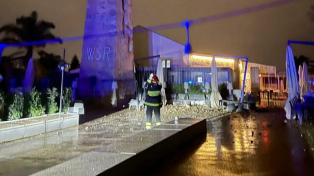 Fulmine provoca il crollo di un pezzo di torre su una pizzeria, la situazione è seria. Dove e cosa è successo