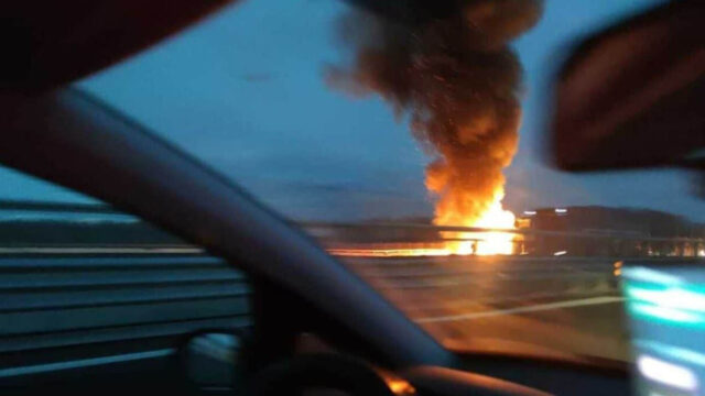 Incidente mortale tra due camion e un’auto in A4, tir in fiamme e 10 km di coda nel traffico. Dove e cos’è successo